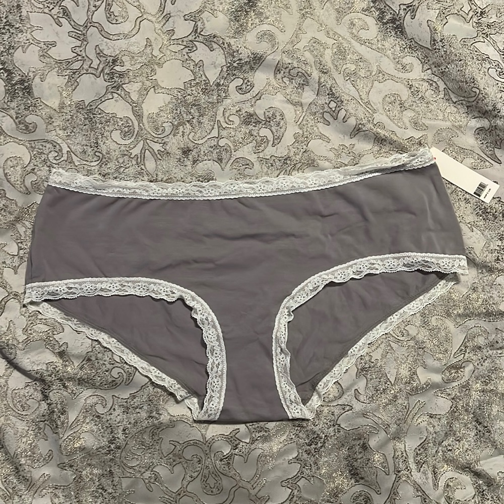 Gray panties with white lace trim 2x NWT